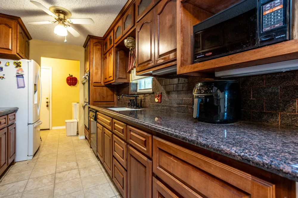 950 SYCAMORE LANE Lancaster, TX 75146