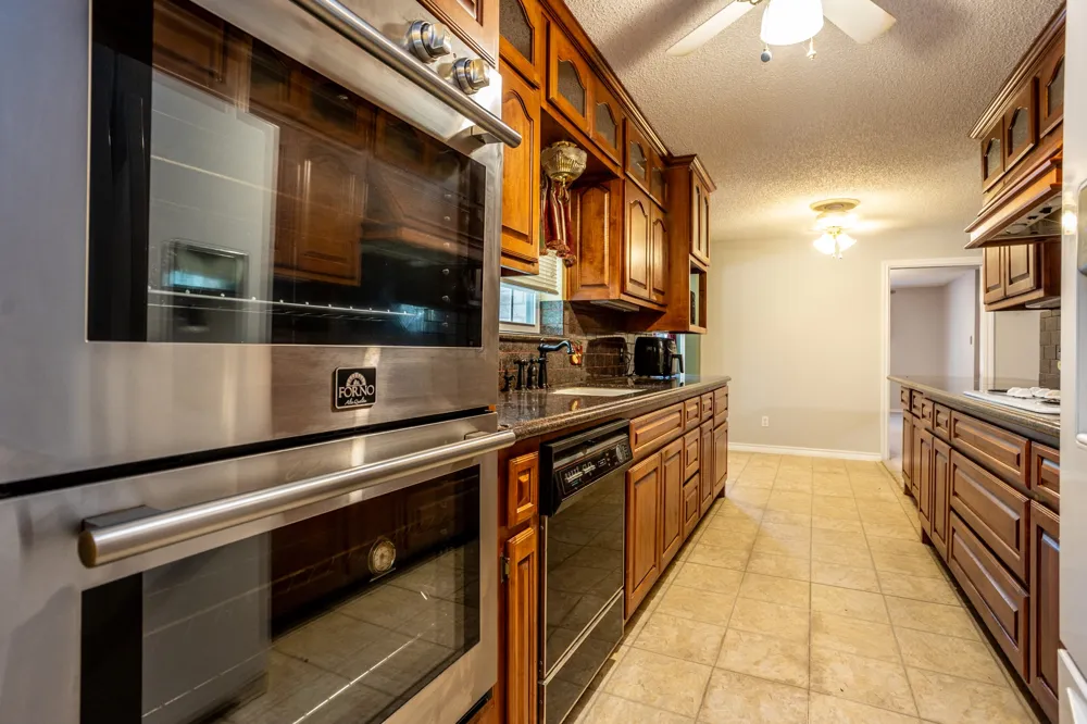 950 SYCAMORE LANE Lancaster, TX 75146
