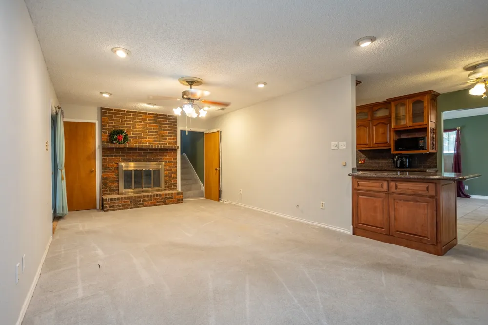 950 SYCAMORE LANE Lancaster, TX 75146