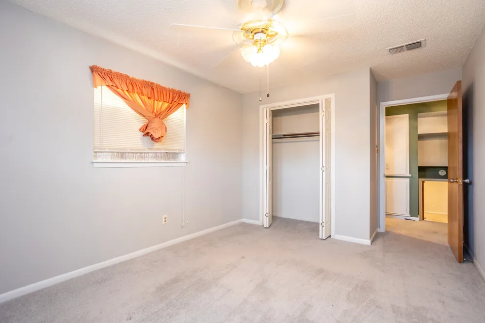 950 SYCAMORE LANE Lancaster, TX 75146