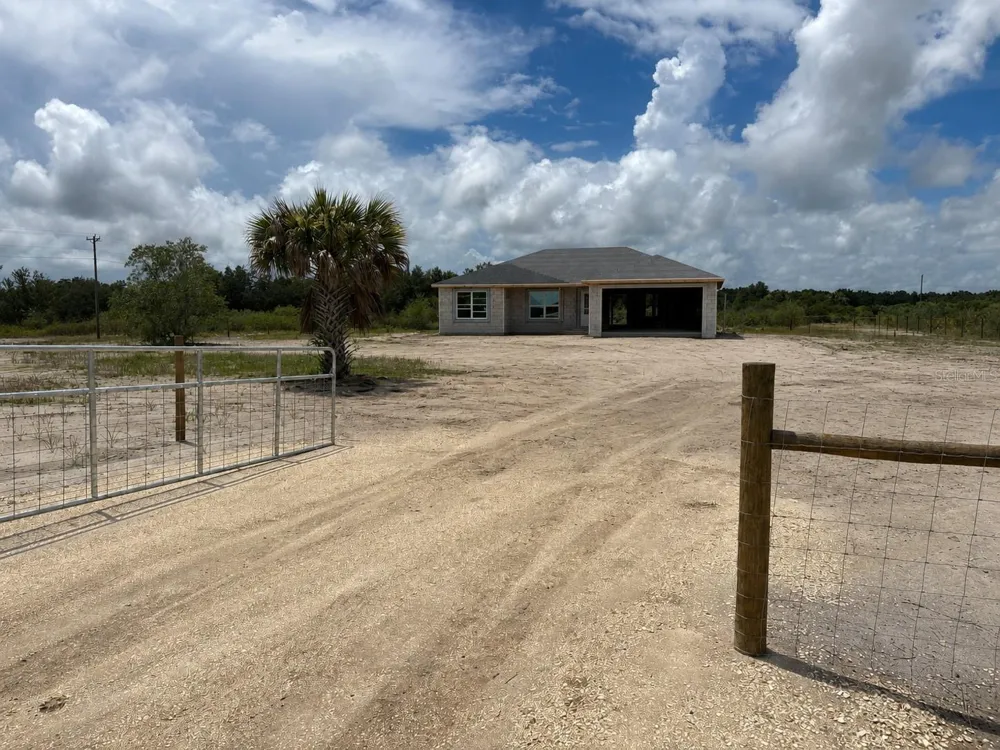 19258 NW 274TH STREET Okeechobee, FL 34972