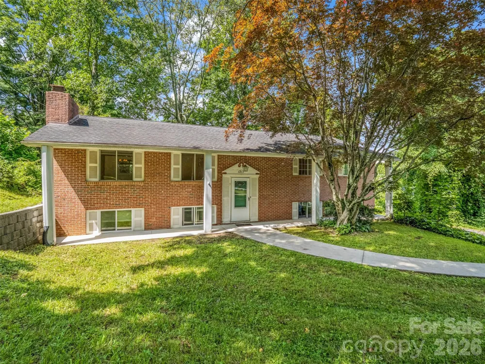 1317 Hyman Avenue Hendersonville, NC 28792