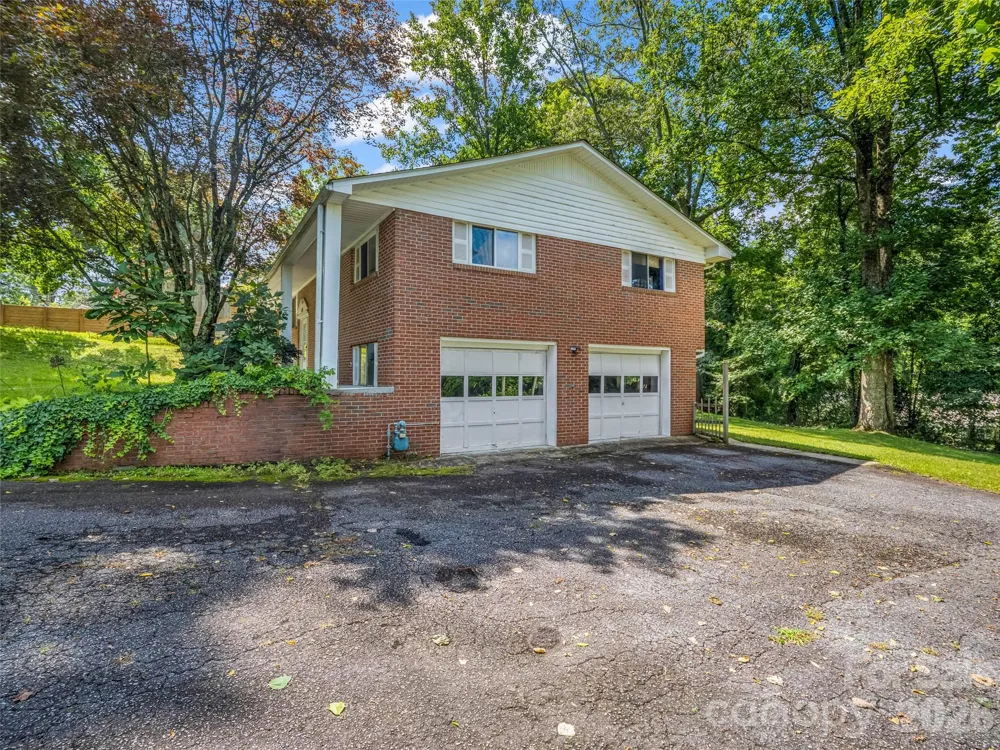 1317 Hyman Avenue Hendersonville, NC 28792
