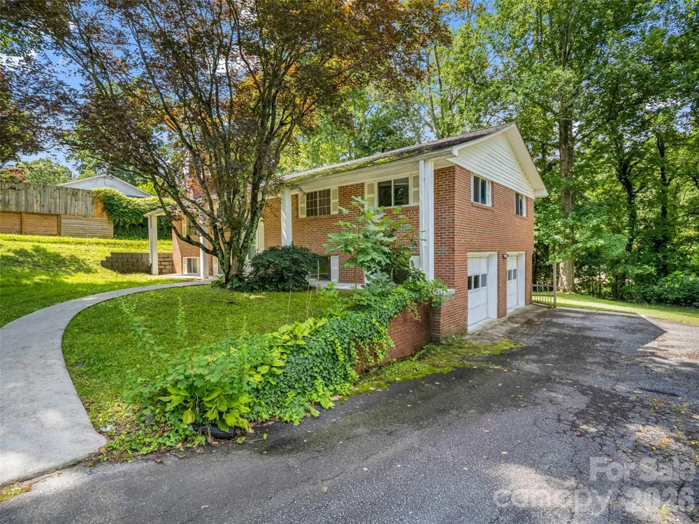 1317 Hyman Avenue Hendersonville, NC 28792