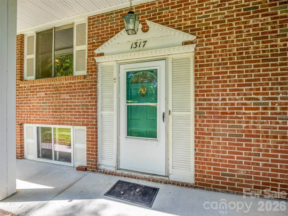 1317 Hyman Avenue Hendersonville, NC 28792