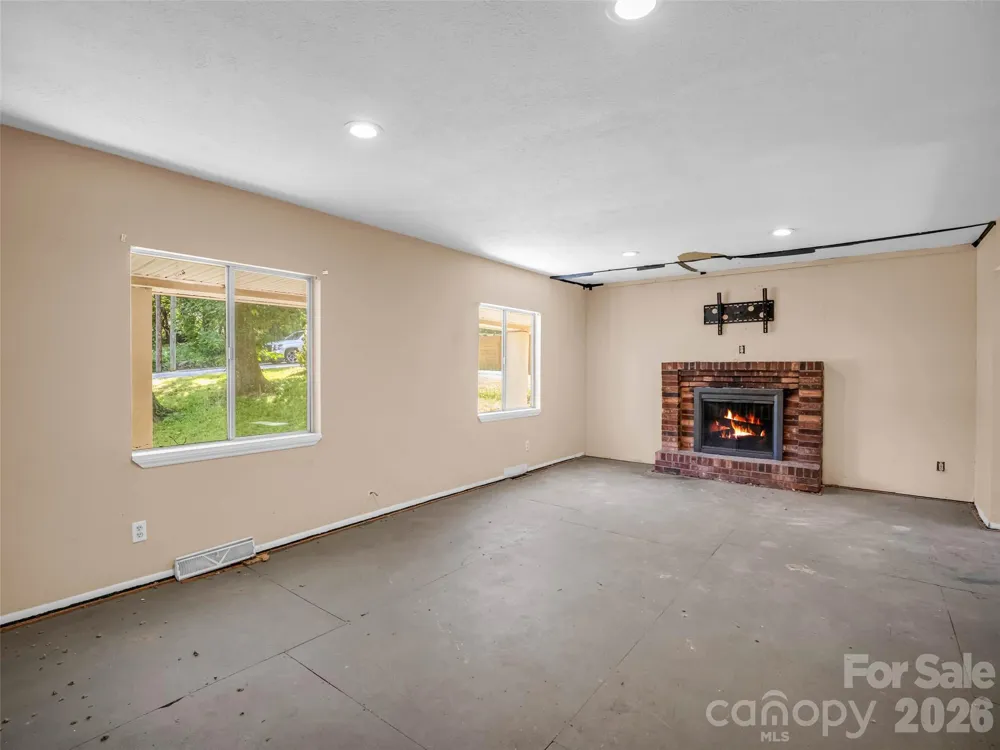 1317 Hyman Avenue Hendersonville, NC 28792