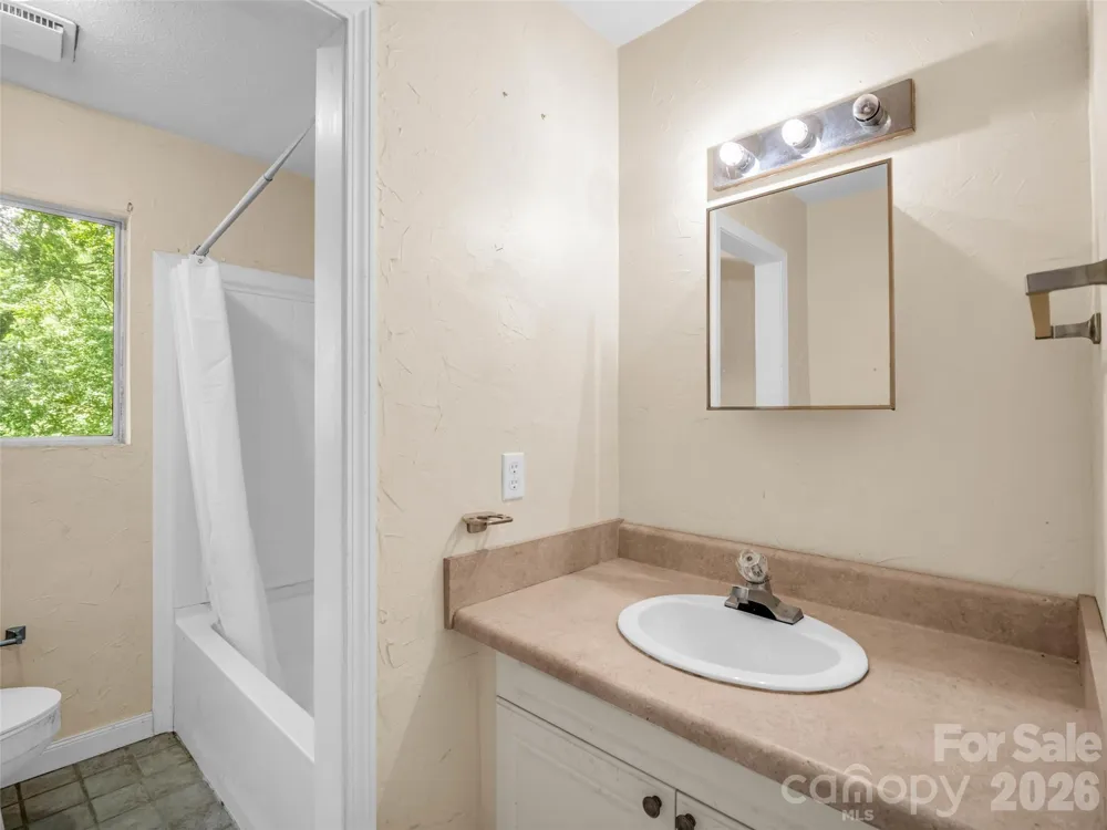 1317 Hyman Avenue Hendersonville, NC 28792