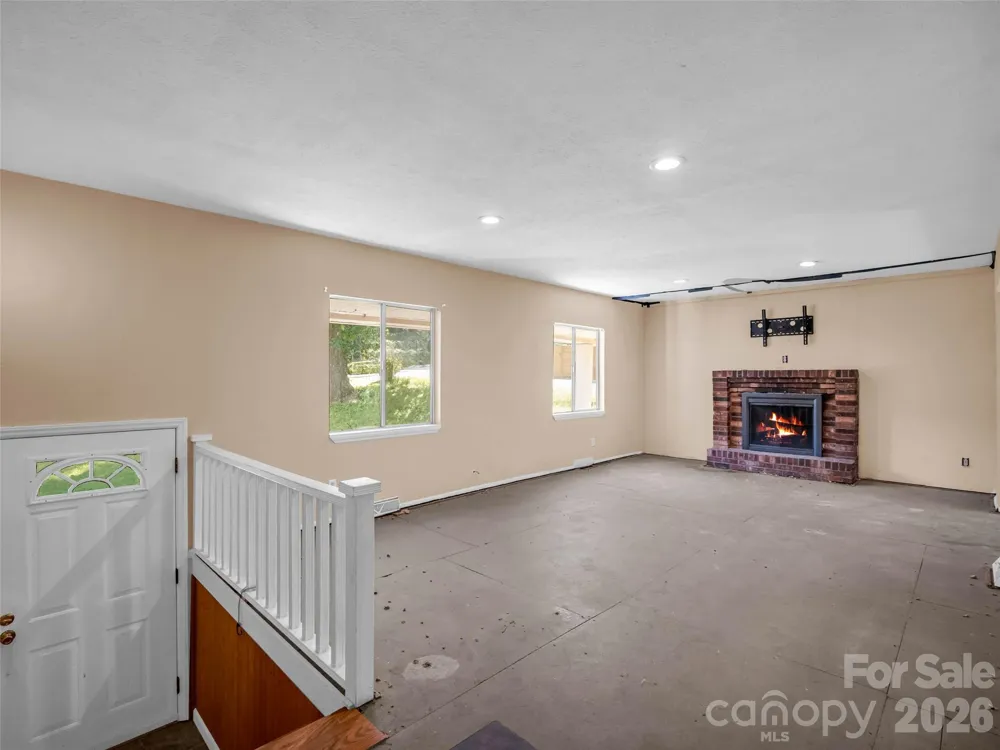 1317 Hyman Avenue Hendersonville, NC 28792