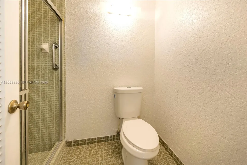 8555 NW 10th St #B106 Plantation, FL 33322