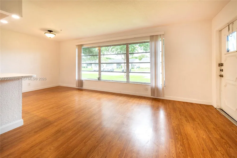 8555 NW 10th St #B106 Plantation, FL 33322