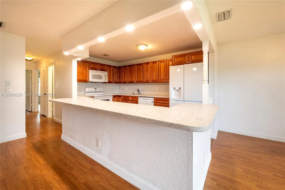 8555 NW 10th St #B106 Plantation, FL 33322
