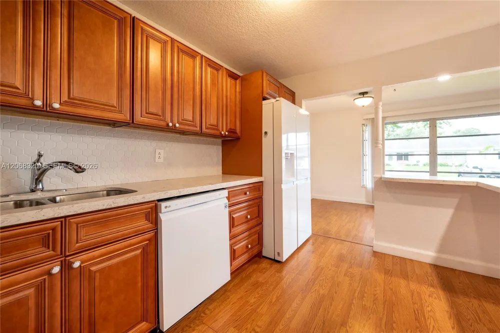 8555 NW 10th St #B106 Plantation, FL 33322
