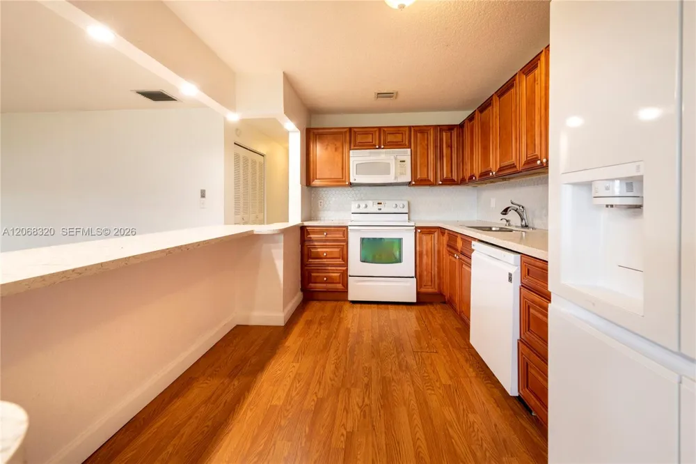 8555 NW 10th St #B106 Plantation, FL 33322