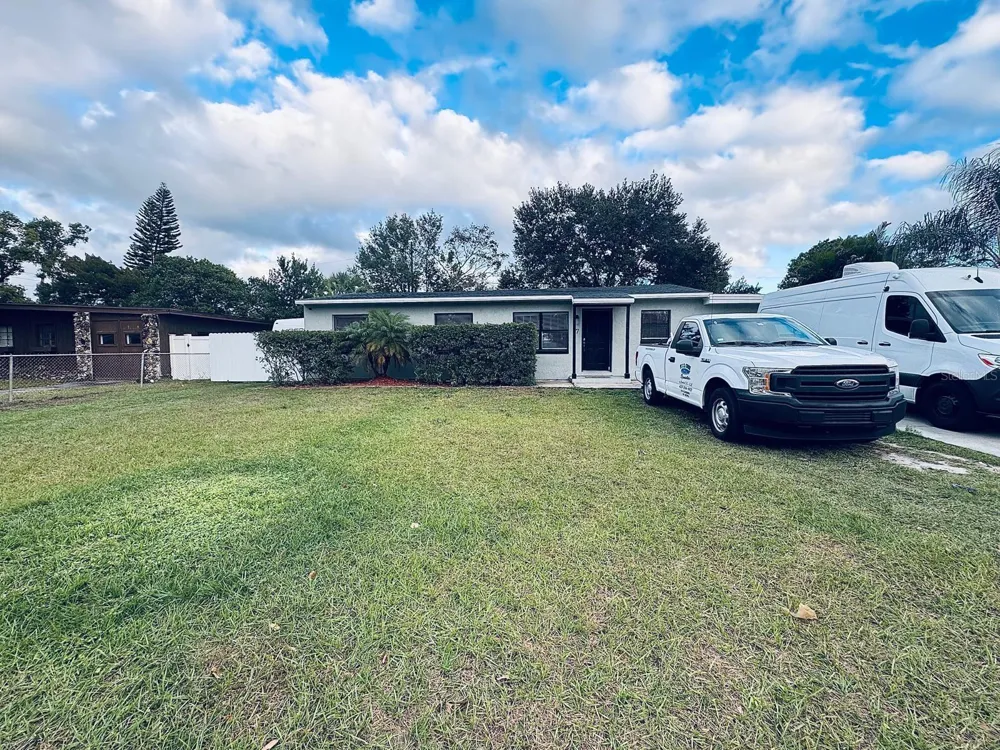 17 S SOLANDRA DRIVE Orlando, FL 32807