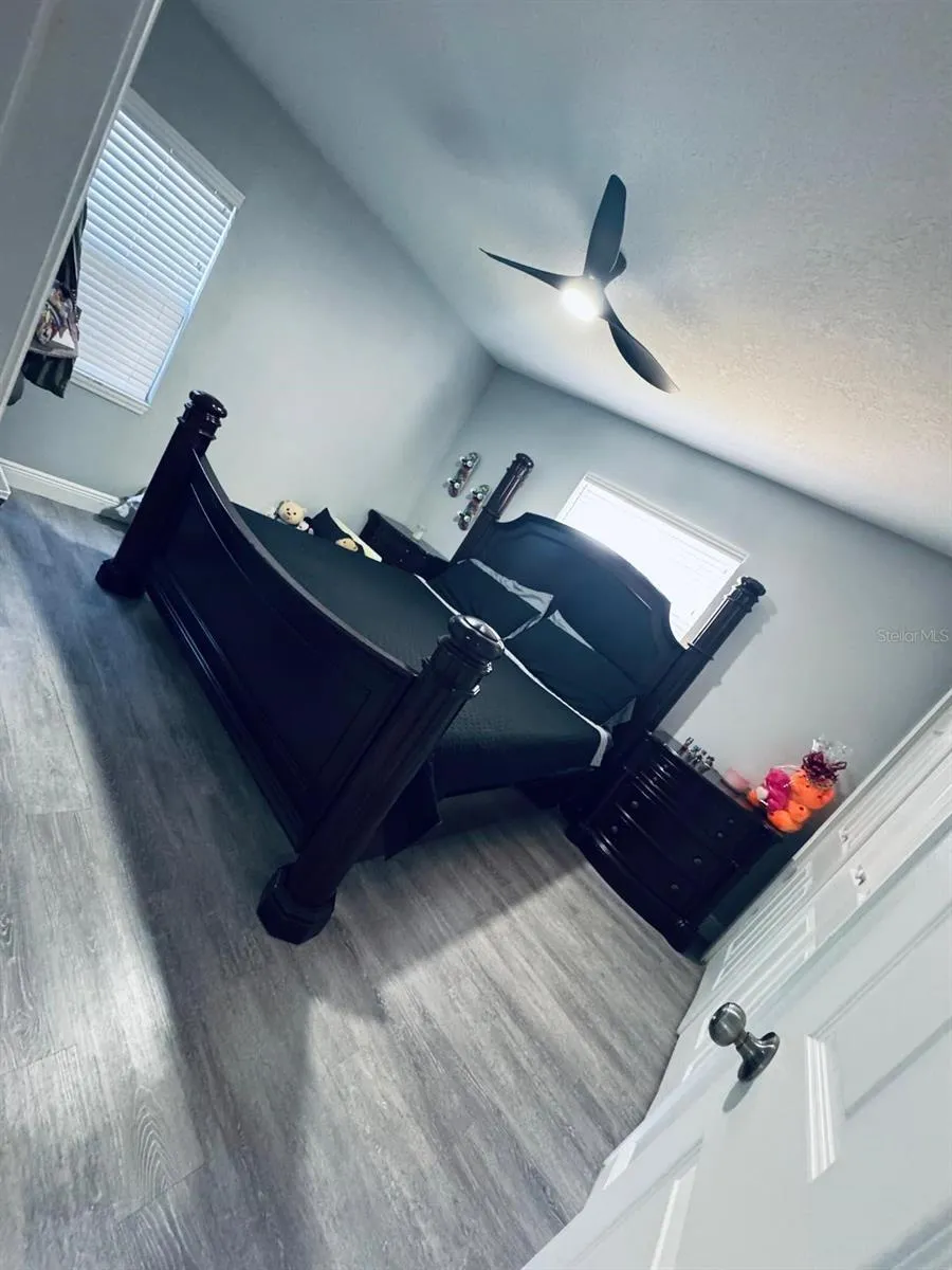 17 S SOLANDRA DRIVE Orlando, FL 32807