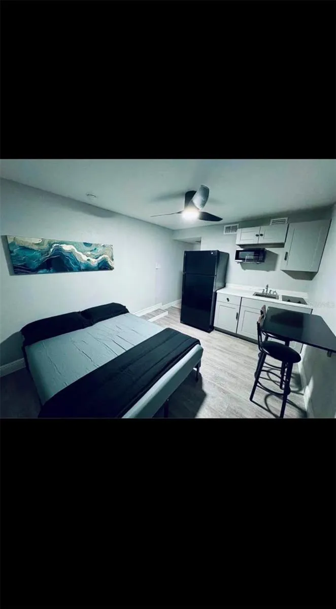 17 S SOLANDRA DRIVE Orlando, FL 32807