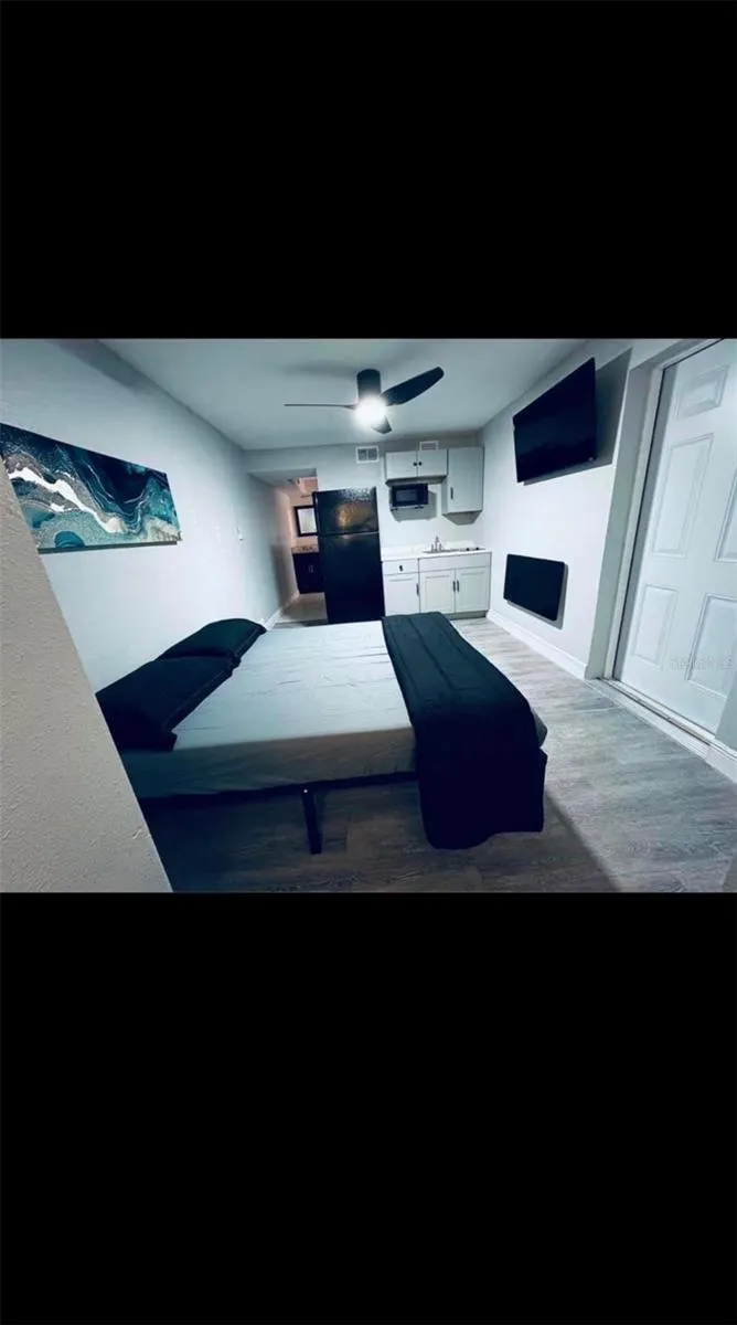 17 S SOLANDRA DRIVE Orlando, FL 32807