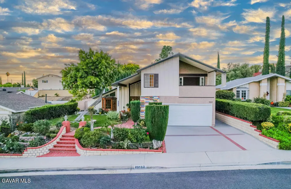 23132 Posada Drive Santa Clarita, CA 91354