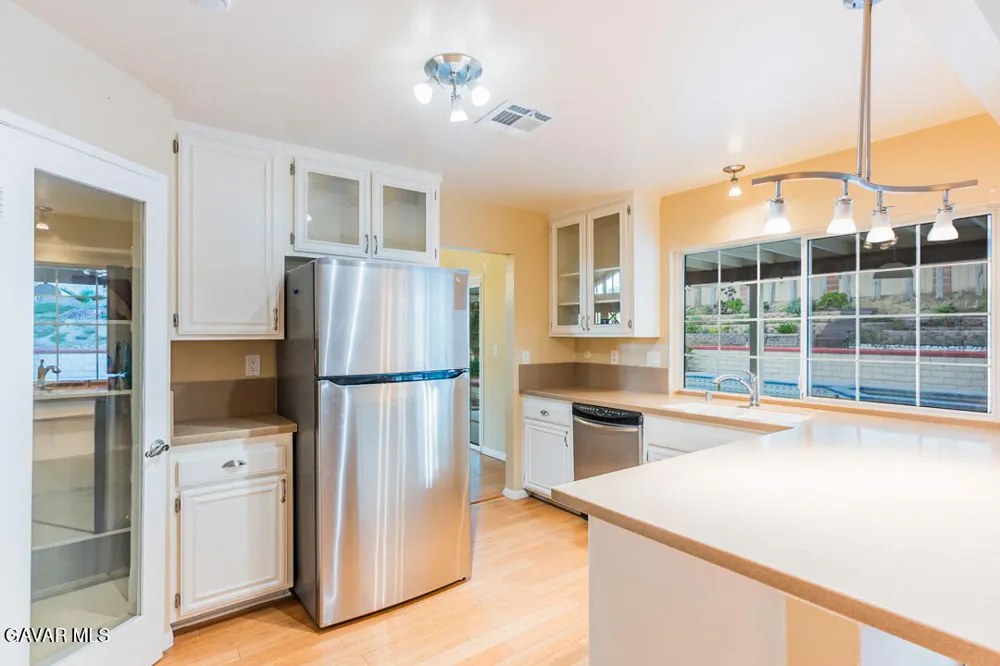 23132 Posada Drive Santa Clarita, CA 91354