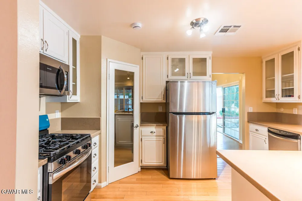 23132 Posada Drive Santa Clarita, CA 91354