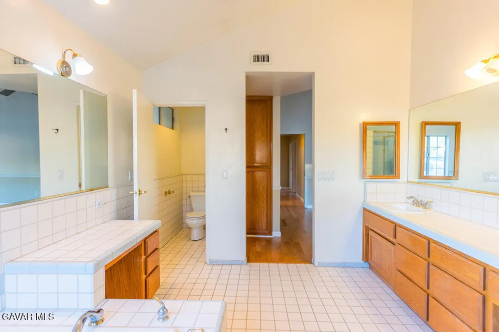 23132 Posada Drive Santa Clarita, CA 91354