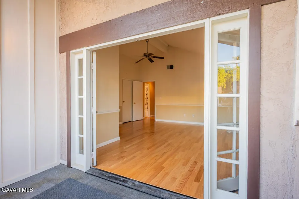 23132 Posada Drive Santa Clarita, CA 91354