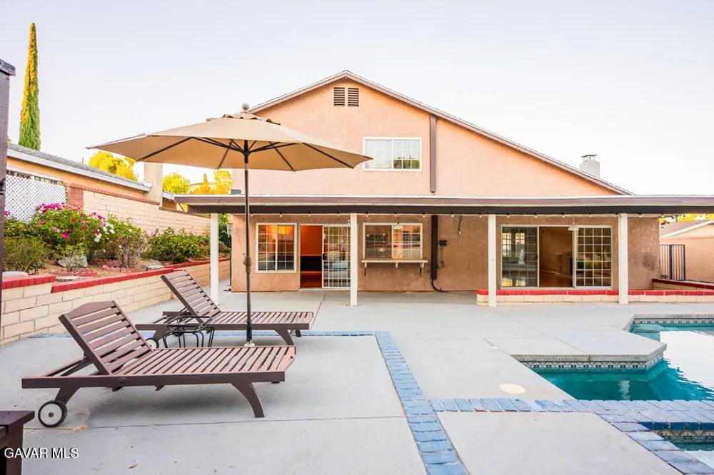 23132 Posada Drive Santa Clarita, CA 91354