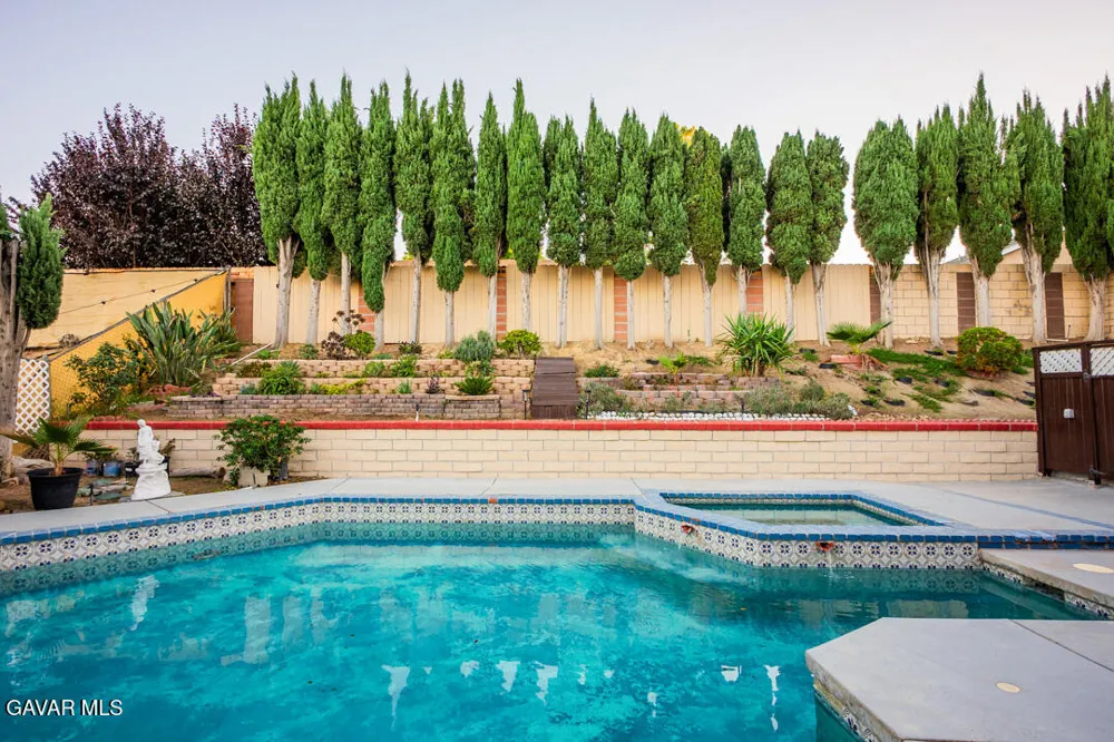 23132 Posada Drive Santa Clarita, CA 91354