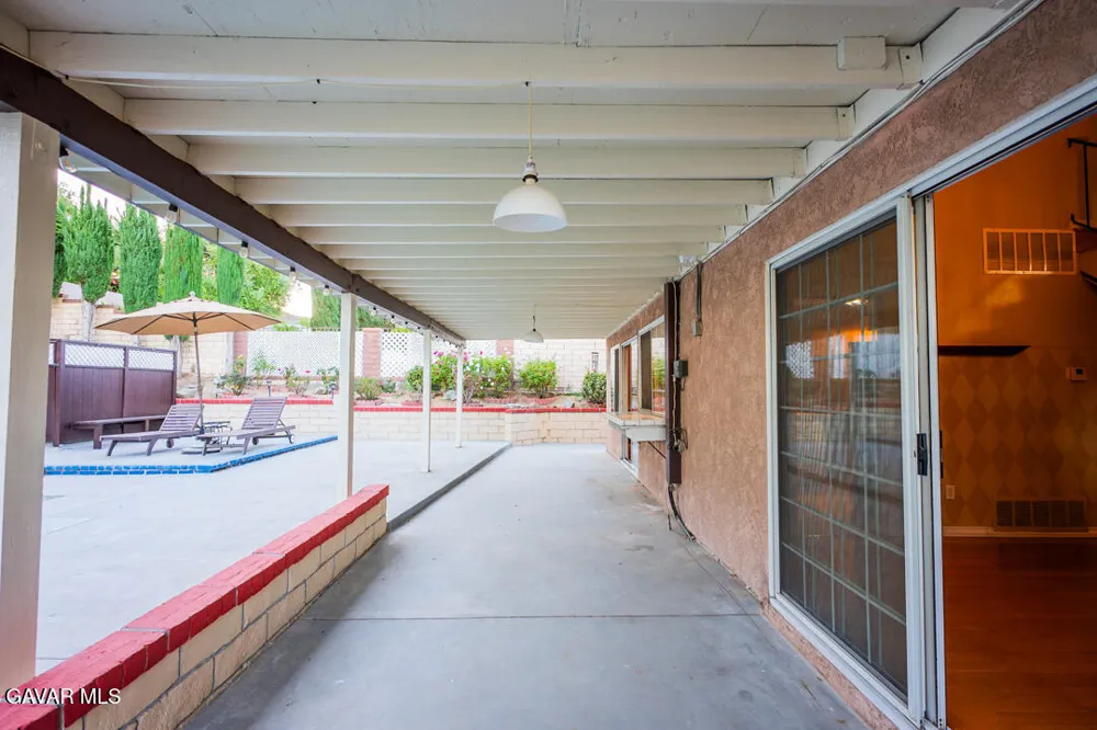 23132 Posada Drive Santa Clarita, CA 91354