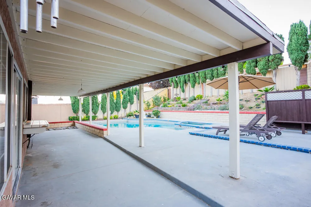 23132 Posada Drive Santa Clarita, CA 91354