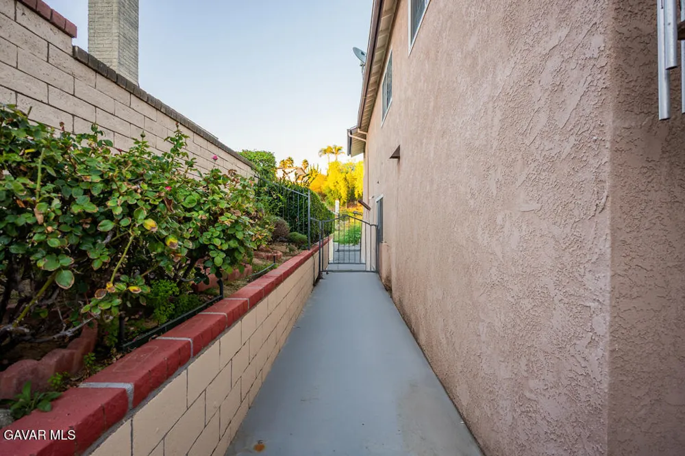 23132 Posada Drive Santa Clarita, CA 91354
