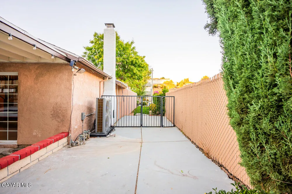 23132 Posada Drive Santa Clarita, CA 91354