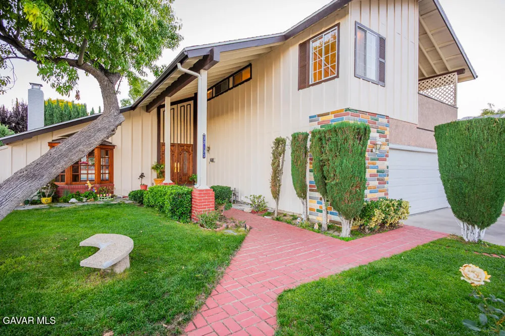 23132 Posada Drive Santa Clarita, CA 91354