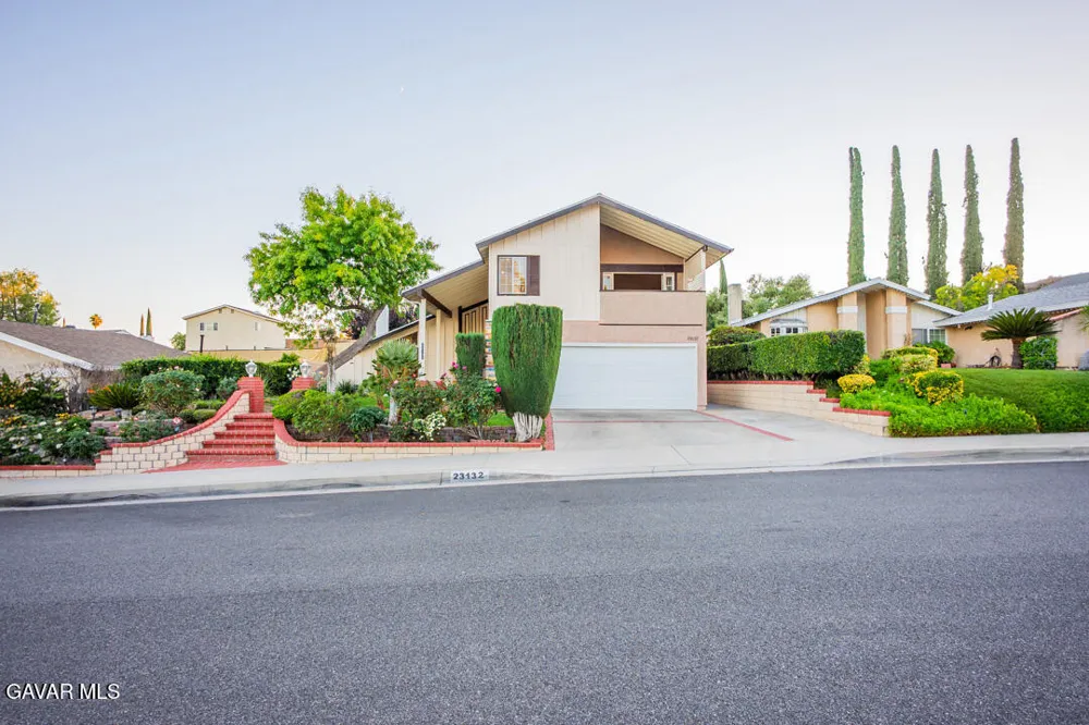23132 Posada Drive Santa Clarita, CA 91354