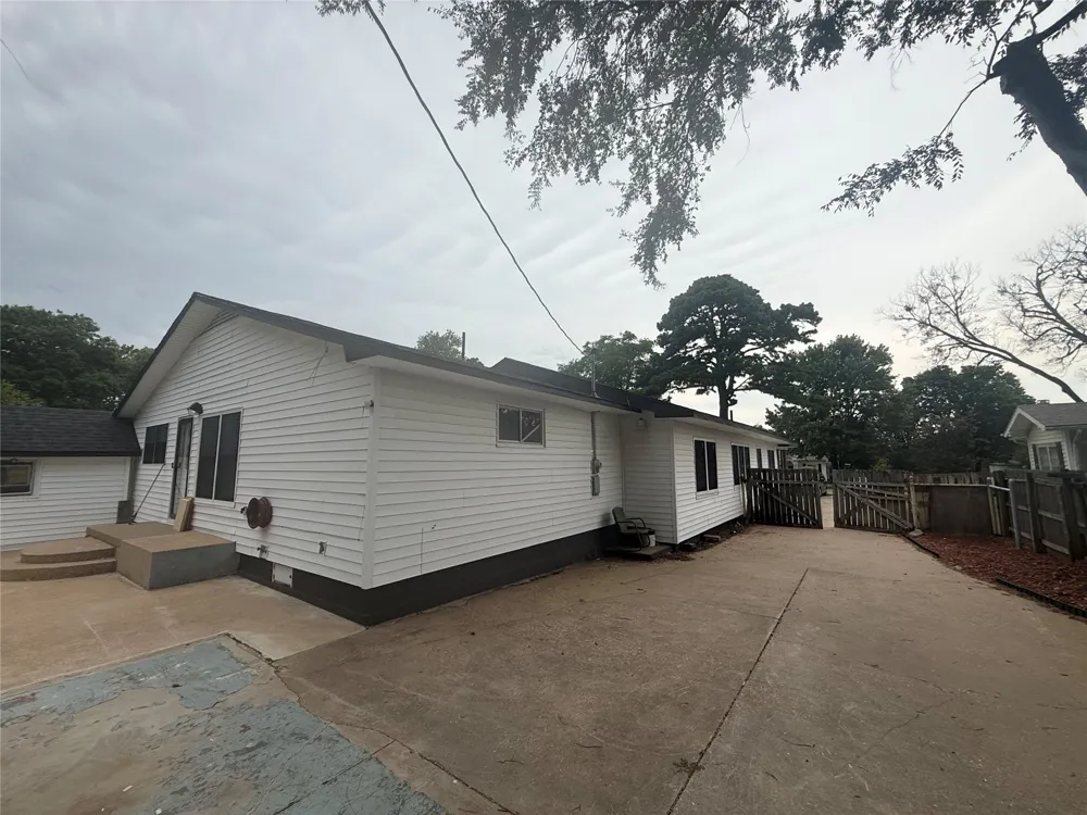 1910 E 9th Street Okmulgee, OK 74447