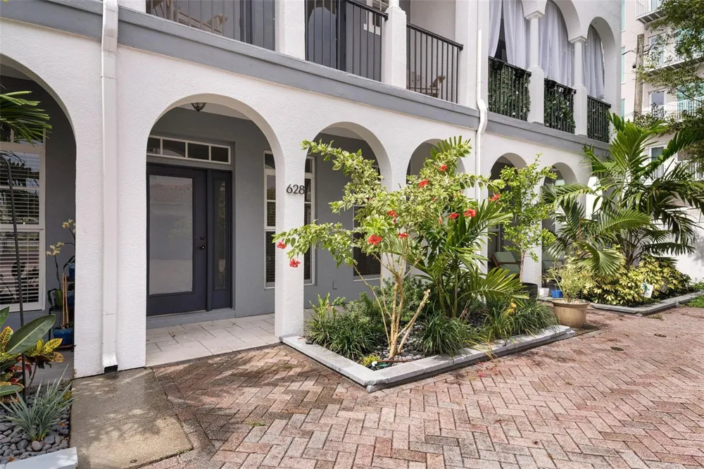 628 3RD AVENUE S St Petersburg, FL 33701