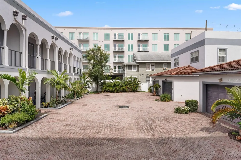 628 3RD AVENUE S St Petersburg, FL 33701