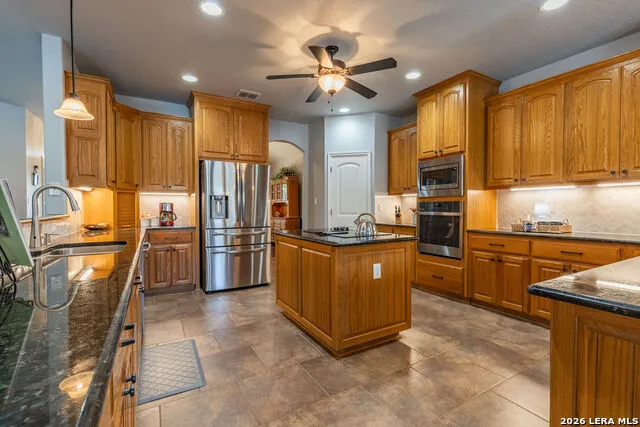 128 CHUCKWAGON DR La Vernia, TX 78121