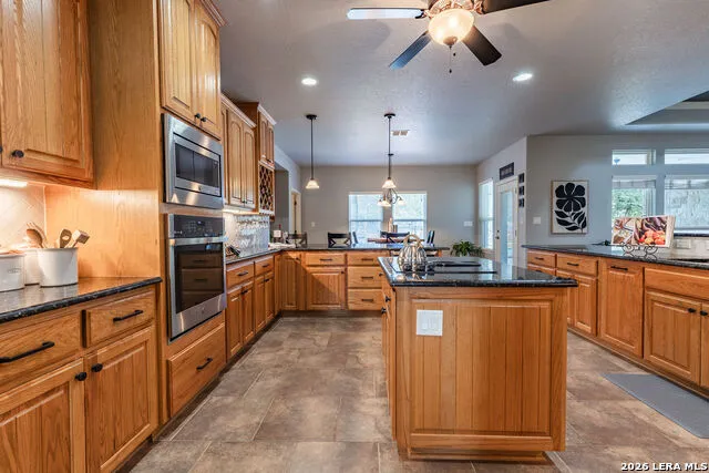 128 CHUCKWAGON DR La Vernia, TX 78121