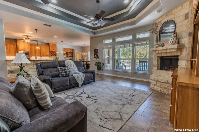 128 CHUCKWAGON DR La Vernia, TX 78121