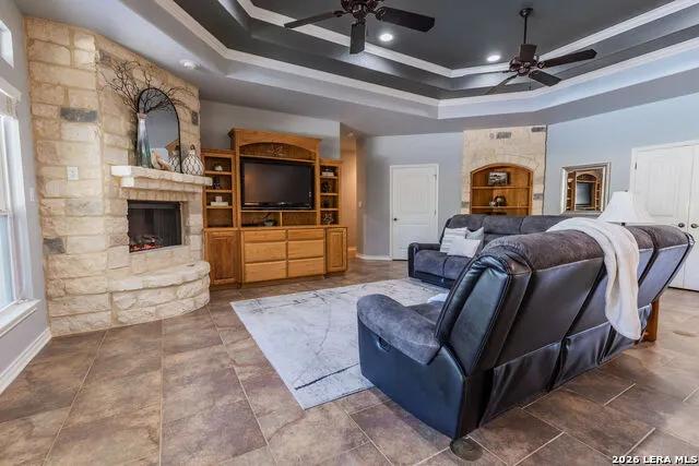 128 CHUCKWAGON DR La Vernia, TX 78121
