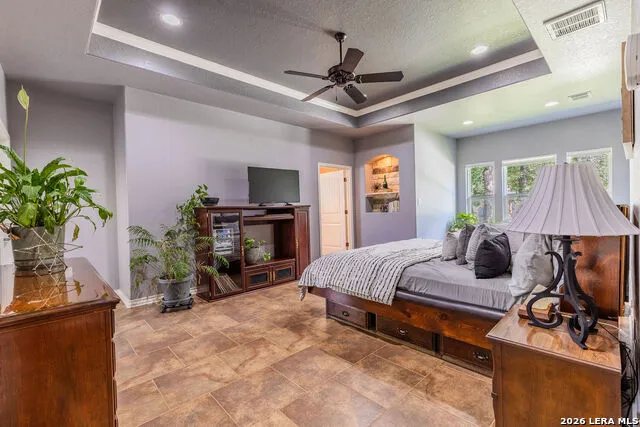 128 CHUCKWAGON DR La Vernia, TX 78121