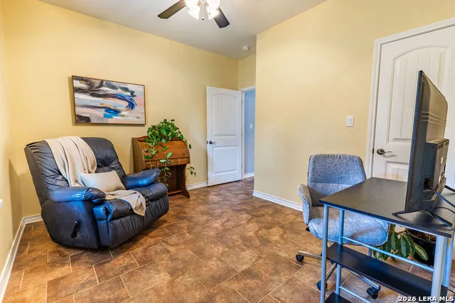 128 CHUCKWAGON DR La Vernia, TX 78121