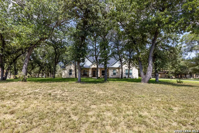 128 CHUCKWAGON DR La Vernia, TX 78121