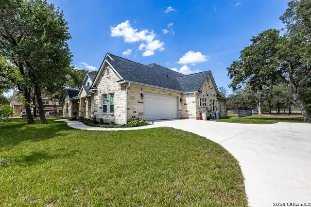 128 CHUCKWAGON DR La Vernia, TX 78121