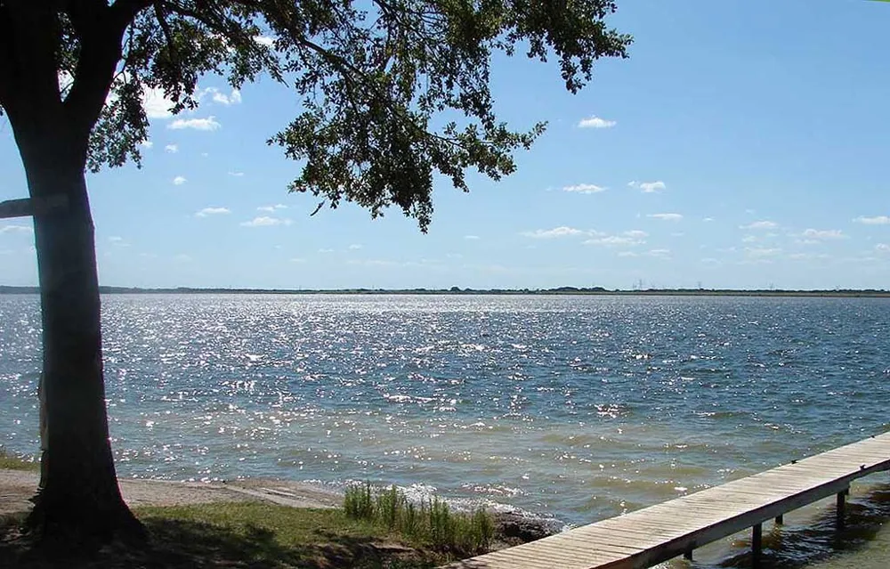 8423 Southern Shore Court Kemp, TX 75143