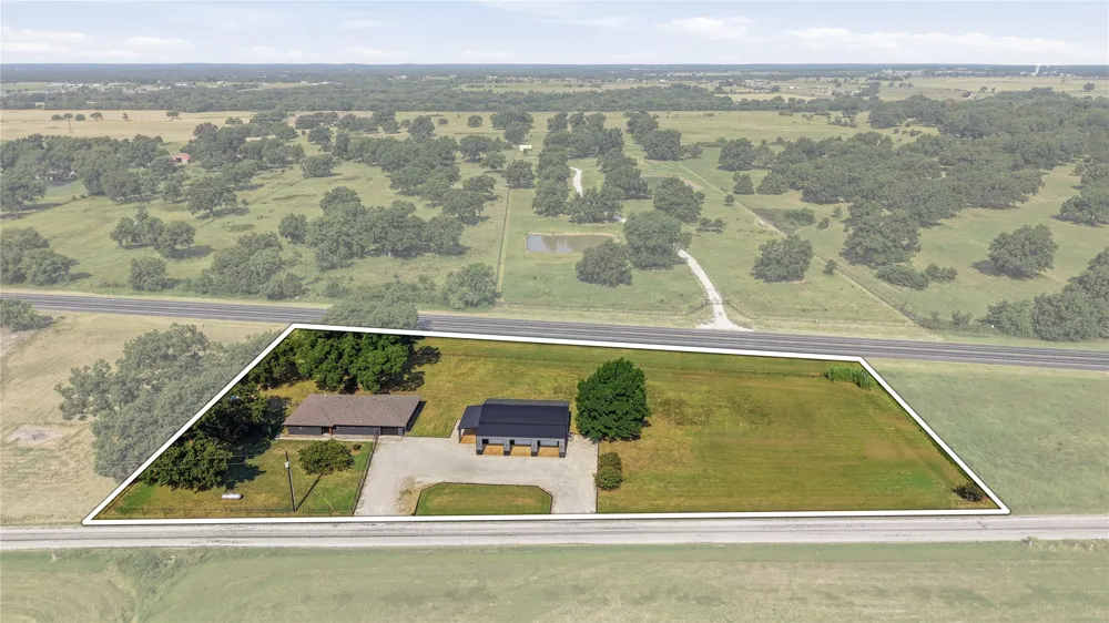 16082 US Highway 377 Whitesboro, TX 76273