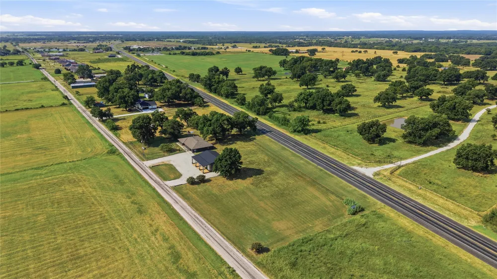 16082 US Highway 377 Whitesboro, TX 76273