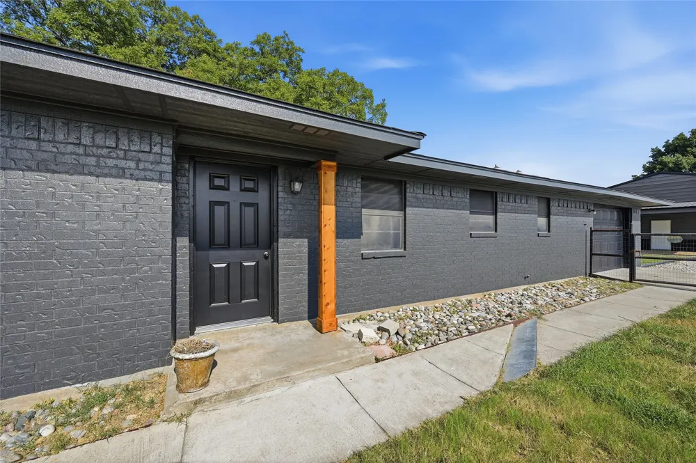 16082 US Highway 377 Whitesboro, TX 76273