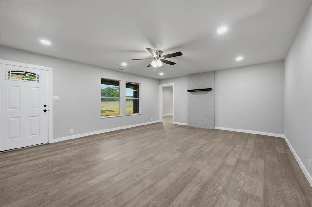 16082 US Highway 377 Whitesboro, TX 76273
